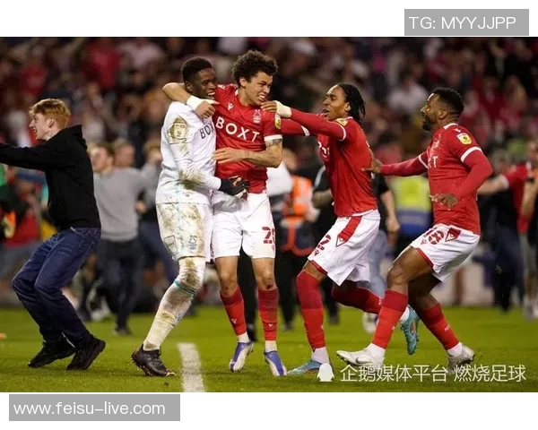 坎斯大班与珀斯野猫的激烈对决谁能在赛场上笑到最后